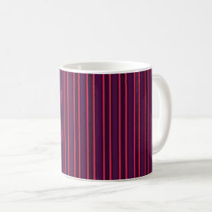 Pflaume und Streifen aus rotem Süßigkeiten Kaffeetasse