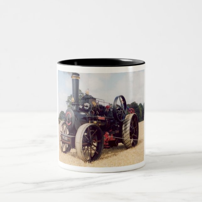 Pflügender (pflügender) Motor Zweifarbige Tasse (Mittel)
