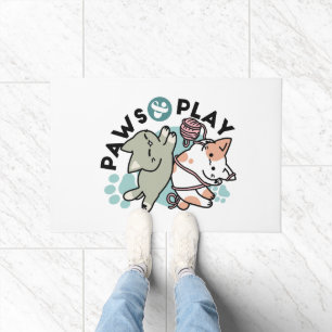 Pfoten und Spielen – Bezaubernde Katzenillustratio Fußmatte