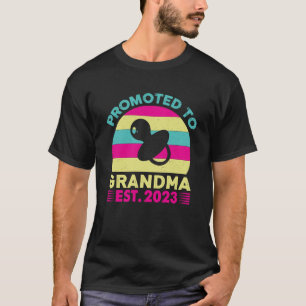 Phantastisch Promoted to Oma 2023 Schwangerschafts T-Shirt