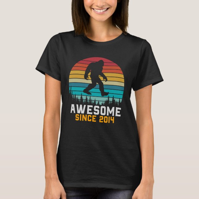 Phantastisch seit 2014 | Birthday Bigfoot Retro T-Shirt (Vorderseite)