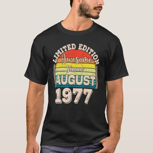 Phantastisch Seit August 1977 Geboren im August Va T-Shirt (Vorderseite)