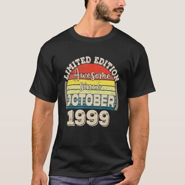 Phantastisch Seit Oktober 1999 Geboren im Oktober  T-Shirt (Vorderseite)