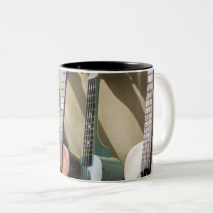 Phantastische akustische Gitarre Zweifarbige Tasse