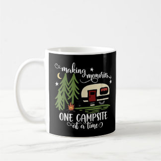 Phantastische Erinnerungen zu einem Campingplatz z Kaffeetasse