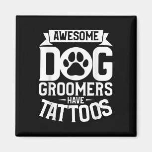 Phantastische Hunde Groomer haben Tattoos Tattoo L Magnet