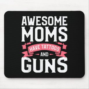 Phantastische Mamas haben Tattoos und Gewehre, die Mousepad