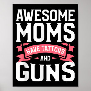 Phantastische Mamas haben Tattoos und Gewehre, die Poster