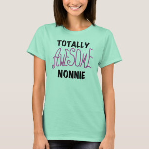 Phantastische Nonnie Pink Tshirts und Geschenke