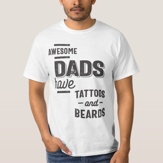 Phantastische Väter haben Tattoos und Bärte T-Shirt (Vorderseite)