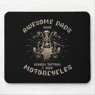 Phantastische Vater haben Tattoos und fahren Motor Mousepad