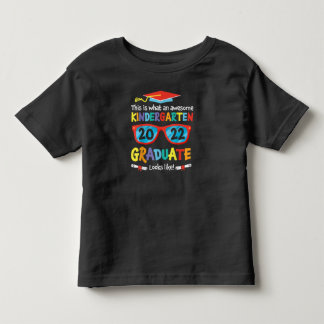 Phantastischer Kindergarten-Graduate sieht aus wie Kleinkind T-shirt