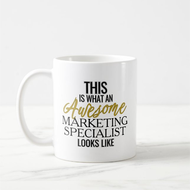 Phantastischer Marketing-Spezialist sieht aus wie Kaffeetasse (Links)