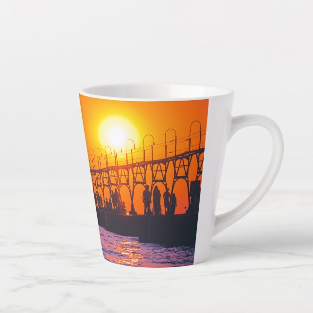 Phare de South Haven MI au coucher du soleil Tasse (Droite)