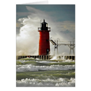 phare rouge en pleine tempête