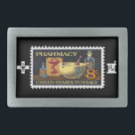 Pharmacy RX Briefmarke~Pharmacist ~Druggist~Apothe Rechteckige Gürtelschnalle<br><div class="desc">Pharmazie 8-Cent 1972 Ausgabe der US-Briefmarke. ~ Rx ~Pharmacist ~ Druggist ~ Apothecary Am 10. November 1972 wurde in Cincinnati, Ohio, die achtziger-Pharmacy-Gedenkstätte zum ersten Mal in Verbindung mit dem 120. Jahrestag der American Pharmaceutical Association verkauft. Die Briefmarke ehrt amerikanische Schlagzeuger. *****Entworfen von Ken Davis, zeigt die Briefmarke allgemein anerkannte...</div>