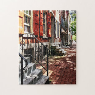 Philadelphia PA-Straße mit orange Fensterläden