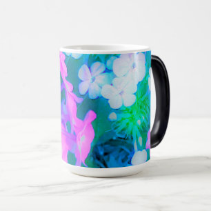 Phlox-Blume in Rosa, Grün, Blau und Weiß. Verwandlungstasse