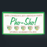 Pho Sho! Vietnamesisch Soup Funny Birthday Party Banner<br><div class="desc">Das Design zeigt eine originelle Marker-Abbildung einer Schüssel mit köstlichen vietnamesischen Pho, einer traditionellen Nudelsuppe aus Brot, Reisnudeln, Kräutern und Fleisch. Persönliche Informationen zu Geburtstagsfeiern, Restaurants oder Festessen. Dieses pho-Design ist auch auf anderen Produkten erhältlich. Sehen Sie nicht, wonach Sie suchen? Brauchen Sie Hilfe bei der Anpassung? Kontaktieren Sie Rebecca,...</div>