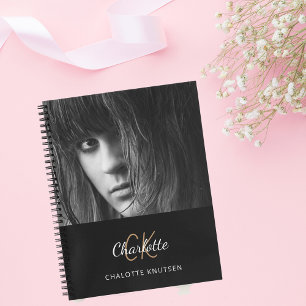 Photo de carnet de croquis noir blanc monogramme