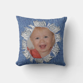 Photo de famille sur un coussin denim