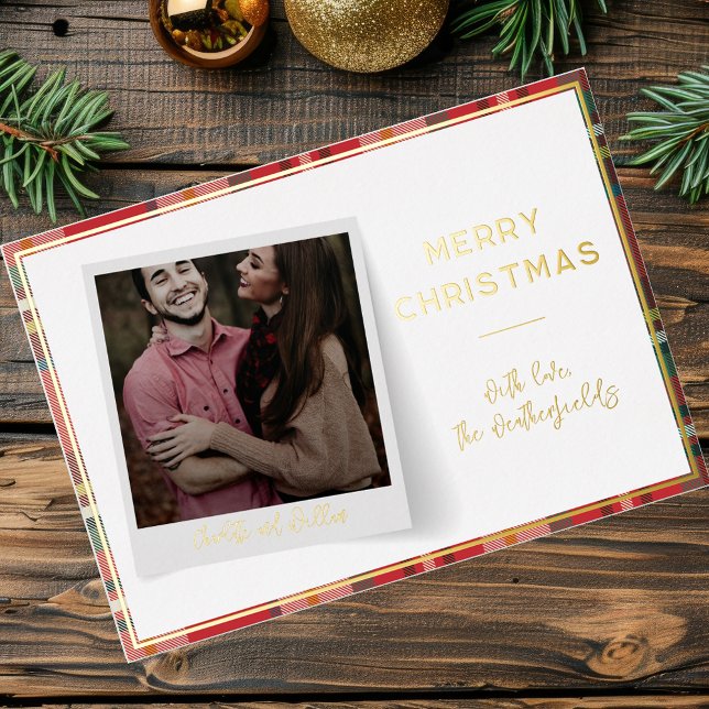 Photo de famille Vacances de Noël Script Gold (Christmas Photo Family Red Plaid Gold Foil Greetings)