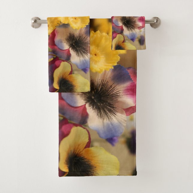 Photo de Fleurs violettes et jaunes (En situation)