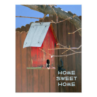 Photo de maisonnette rouge pour oiseaux