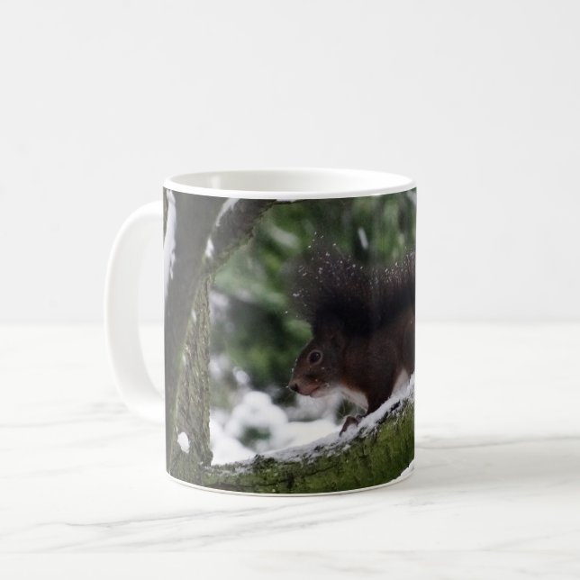 Photo d'hiver de l'écureuil Mug classique (Devant gauche)