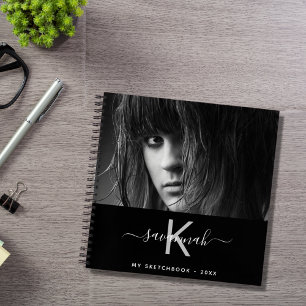 Photo du carnet de croquis noir blanc nom monograp
