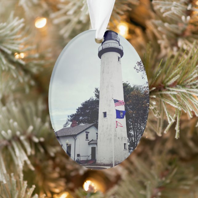 Photo du phare de la Pointe Aux Barques sur une ph (Arbre)