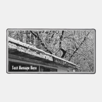 Photo en noir et blanc de la scène hivernale rusti
