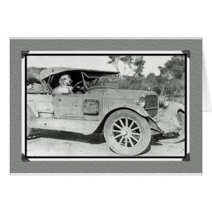 Photo en noir et blanc de la vieille voiture.Dachs