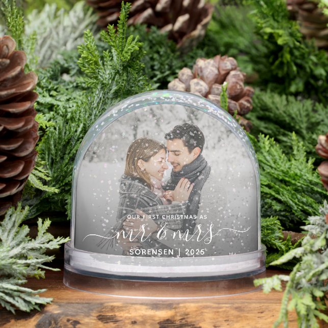 Photo First Christmas Married White Script Schneekugeln (Winter)