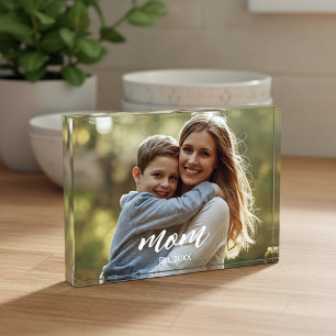 Photo Maman a établi un bloc en acrylique pour la fête d