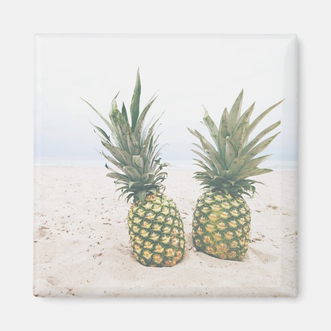 Photo of 2 Pineapples on a Beach Magnet (Vorne)