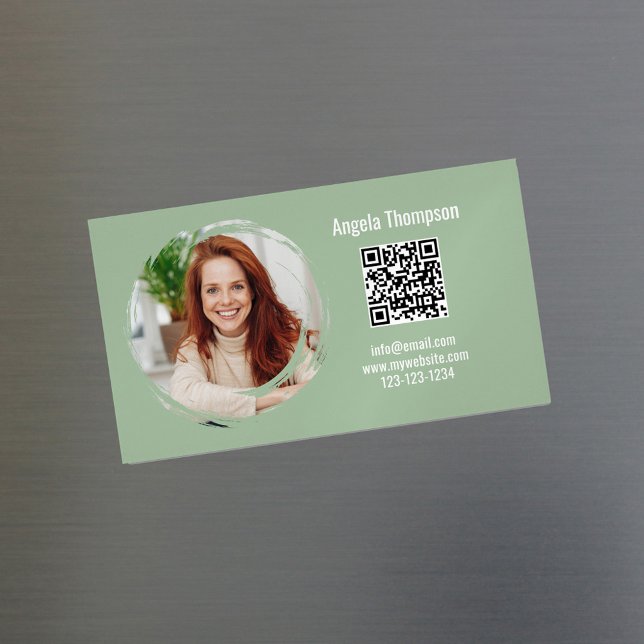 Photo QR Code Green Modern Magnetic  Magnetische Visitenkarte (Green photo business car magnetic card.)