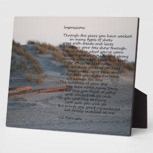 Photo Scène de plage avec plaque poétique "Impressions"