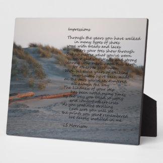 Photo Scène de plage avec plaque poétique "Impressions"