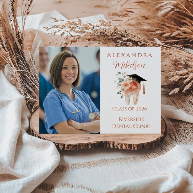 Photo Soft Floral Tooth Graduation Party Ankündigung (Von Creator hochgeladen)