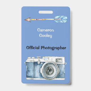 Photographe officiel avec badge d'appareil photo v