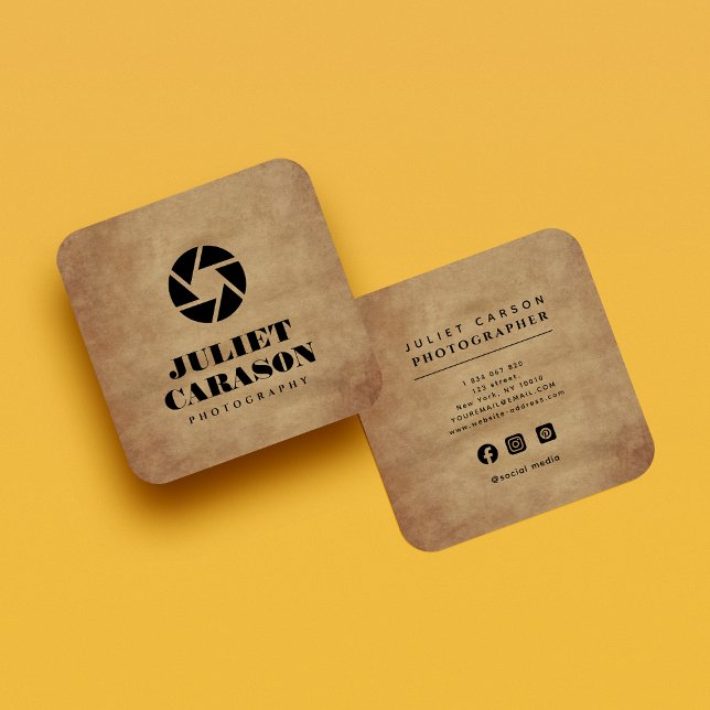 Photography Camera Lens Logo bold Typography  Quadratische Visitenkarte (Von Creator hochgeladen)