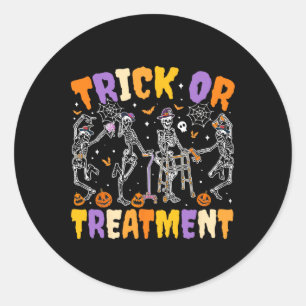 Physikalische Therapie mit Halloween Trick oder Tr Runder Aufkleber