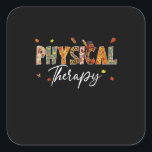 Physikalische Therapie Pumpkin Herbstbaum Fall Tha Quadratischer Aufkleber<br><div class="desc">Das ist ein großartiges Geschenk für Ihre Familie,  Freunde,  die Jesus Liebe. Sie werden sich freuen,  dieses Geschenk von Ihnen während der Ferienzeit oder an jedem anderen Tag zu erhalten.</div>