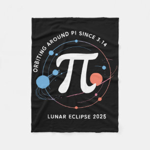 Pi Day Lunar Eclipse 2025 Kosmische Mathematik Fleecedecke