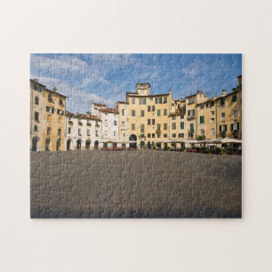 Piazza Anfiteatro in Lucca - Toskana, Italien