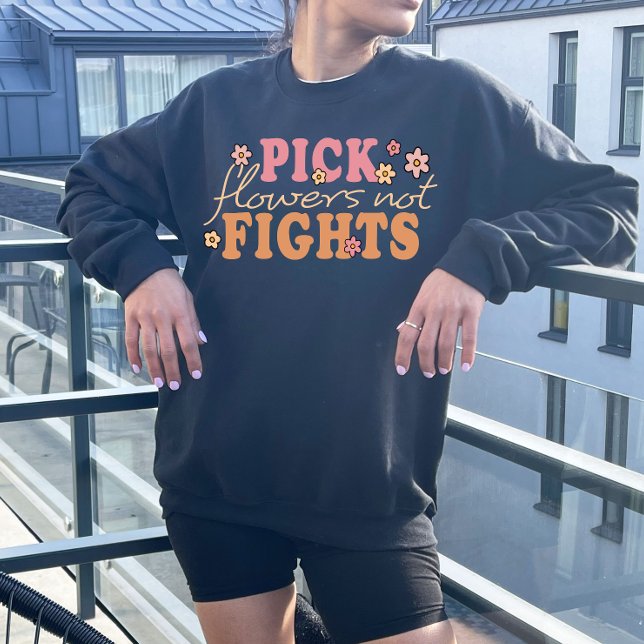 Pick Flowers Not Fights, Retro Boho  Sweatshirt (Von Creator hochgeladen)