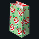 Pickleball Christmas Small Geschenktasche Kleine Geschenktüte<br><div class="desc">Creative Pickleball Weihnachtsgeschenk oder Gastgeschenk-Tasche mit niedlichem Mrs. Claus pickleball Spielmuster.</div>