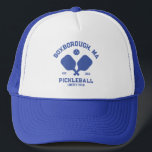Pickleball Club Pickleball Paddle & Ball Custom Truckerkappe<br><div class="desc">Zeigen Sie Ihre Liebe des Spiels mit diesem phantastischen Pickleball-Hut. Fügen Sie einfach Ihren eigenen Text hinzu,  indem Sie auf Personalisieren klicken. Ideal für Stadtplätze,  Pickleball Clubs,  private Hinterhofplätze und Pickleball Freunde und Ausflüge.</div>