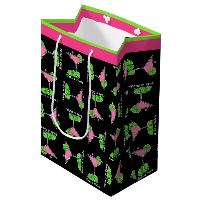 Pickleball Dinks & Drinks Cosmo Pink Cocktail Mittlere Geschenktüte (Vorderseite Schrägansicht)